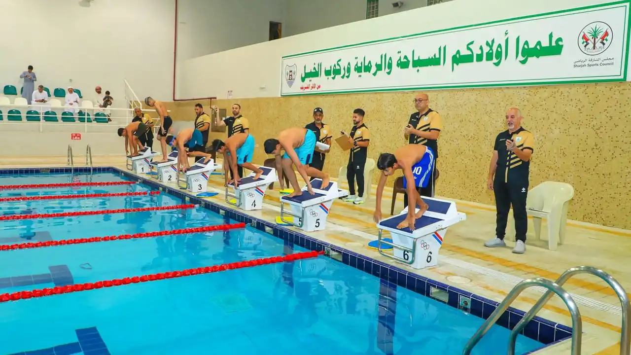 نادي دبا الحصن الرياضي يختتم منافسات بطولته الرمضانية للسباحة بتكريم الفائزين بالجوائز